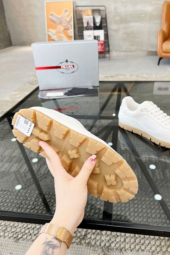 Кожаные кроссовки Prada logo-plaque - White
