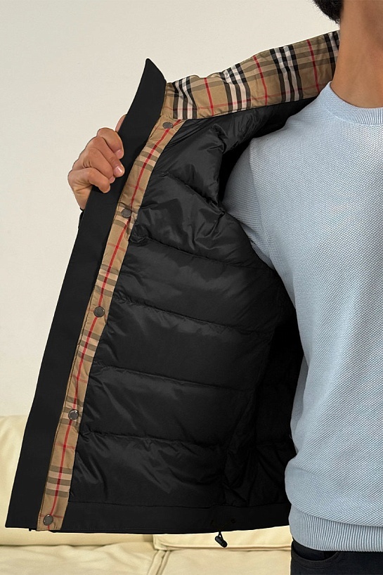 Чёрный пуховик Burberry London England logo-patch