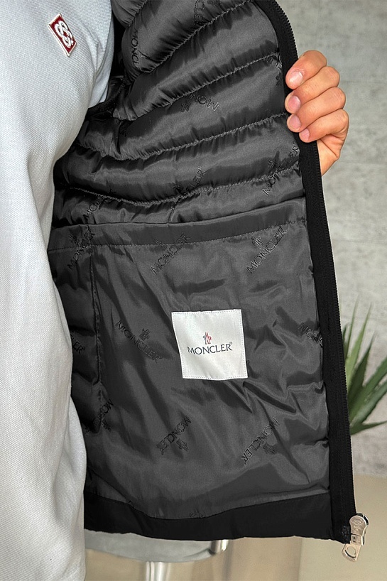 Мужская чёрная куртка Moncler logo-patch