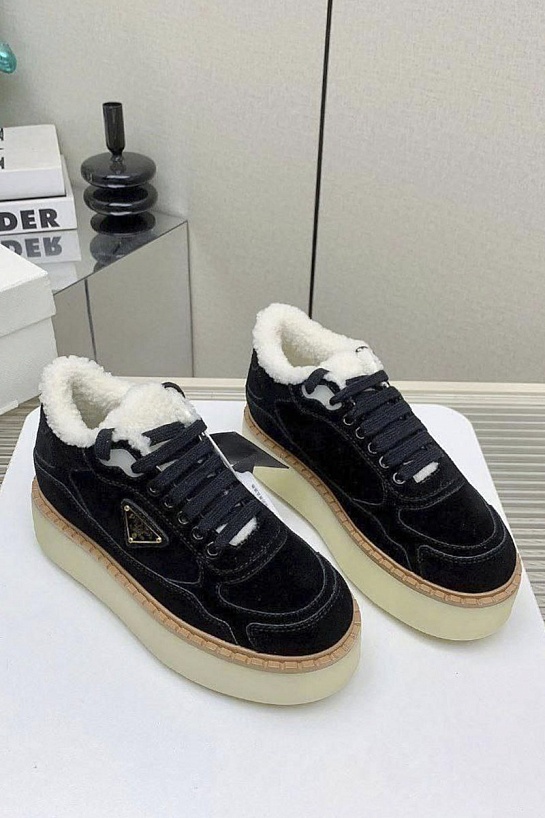 Женские замшевые кроссовки с мехом Prada premium - Black
