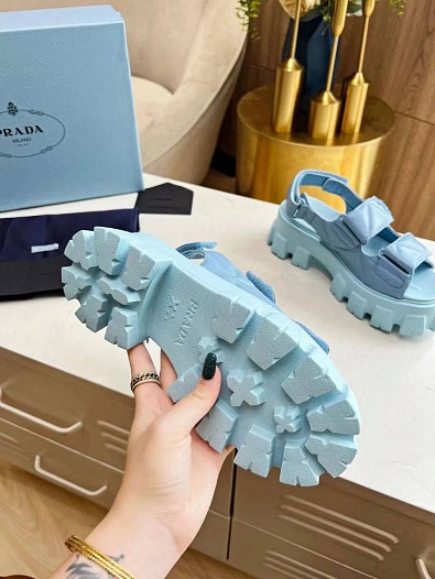 Женские кожаные сандалии Prada Monolith   