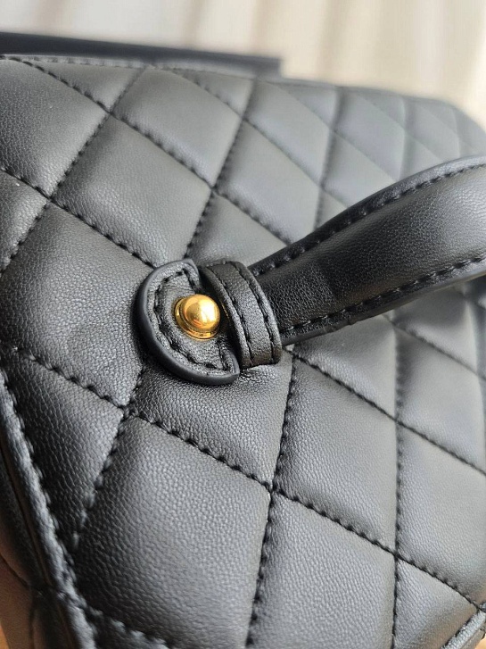 Кожаная косметичка Chanel 20x14 см
