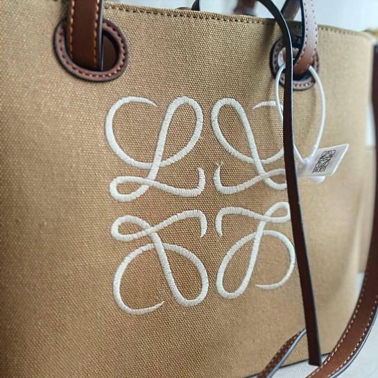 Cумка Loewe Anagram tote бежевого цвета 23x23 см