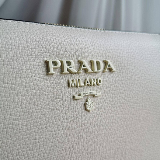 Кожаная сумка Prada 24x16 см - White   