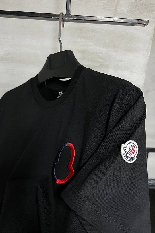 Футболка чёрного цвета Moncler logo-embroidered