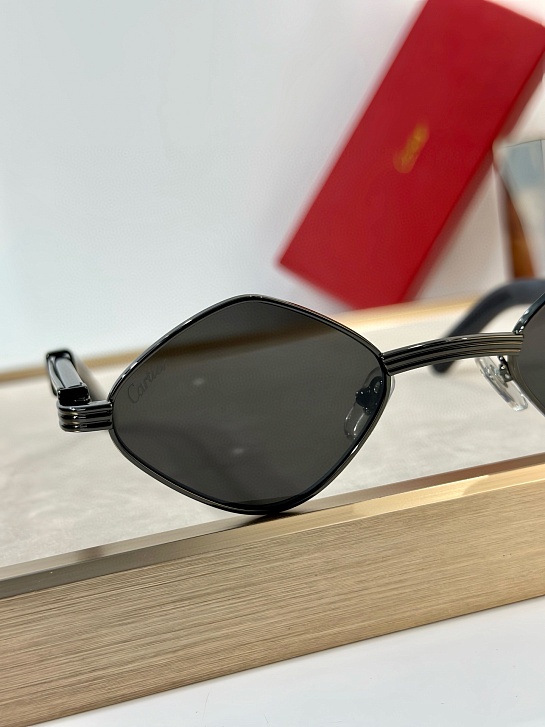 Солнцезащитные очки Cartier