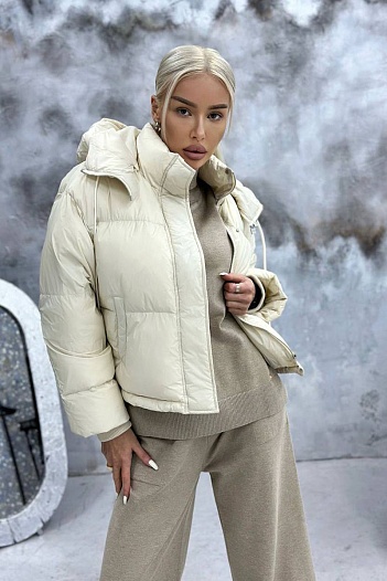 Женский пуховик Loro Piana белого цвета   