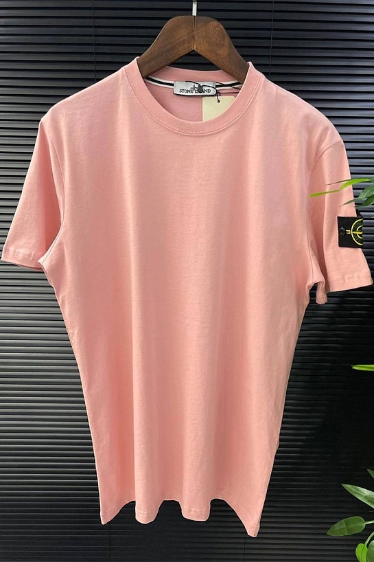 Розовая мужская футболка с патчем на плече Stone Island