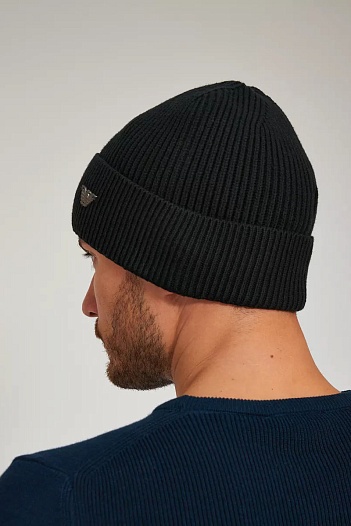 Шапка чёрного цвета Emporio Armani logo-plaque   