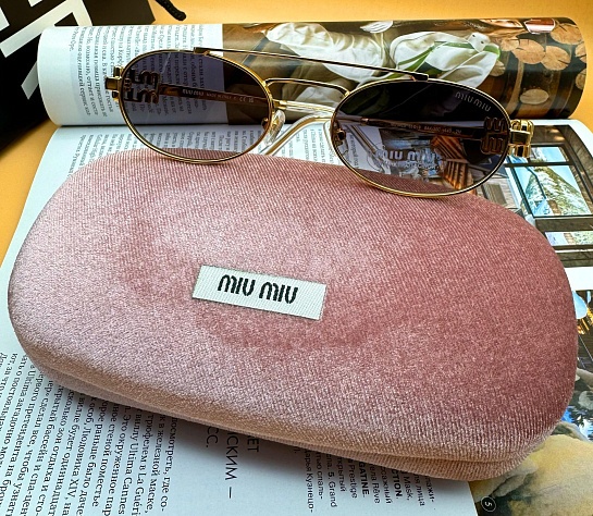 Женские солнцезащитные очки MIU MIU Oval