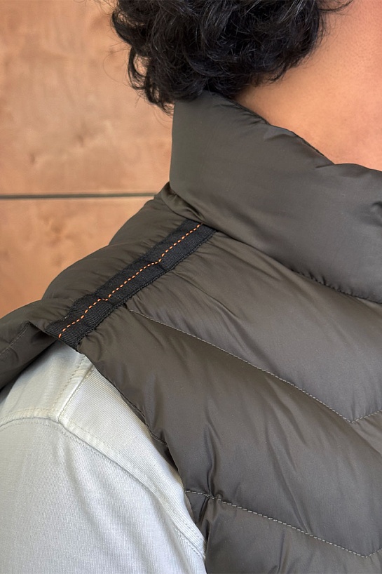 Жилет цвета хаки Parajumpers