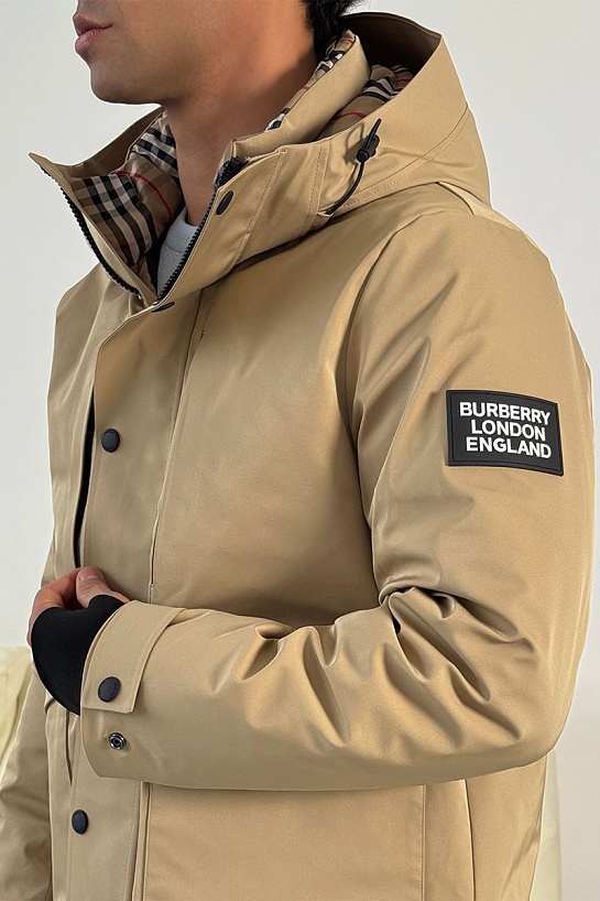 Бежевый пуховик Burberry London England logo-patch