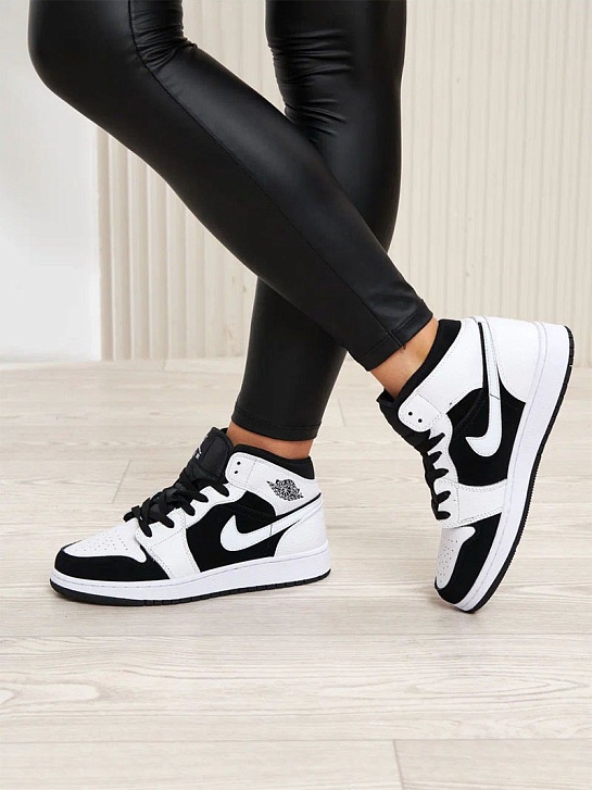 Женские кроссовки Nike Dunk High -  White / Black
