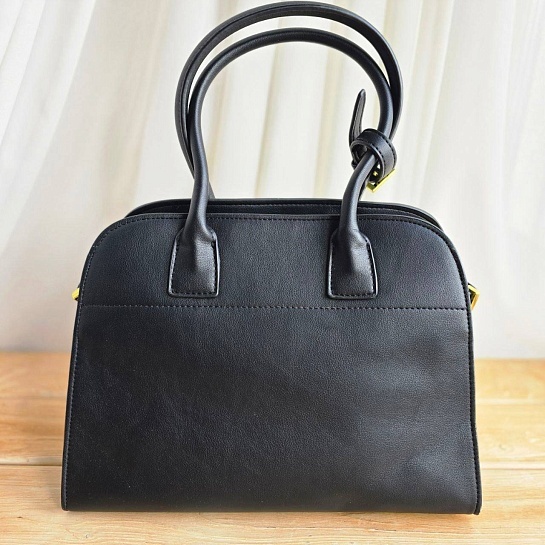 Женская чёрная кожаная сумка Prada 32x23 см