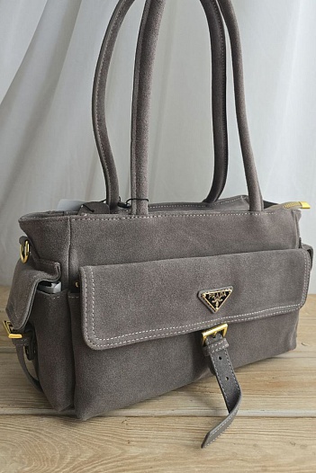 Замшевая сумка Prada 30x16 см   