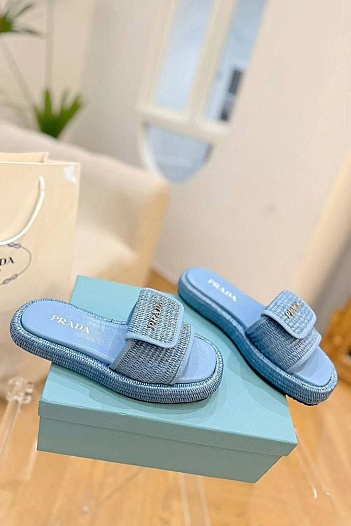 Женские шлёпанцы Prada голубого цвета   