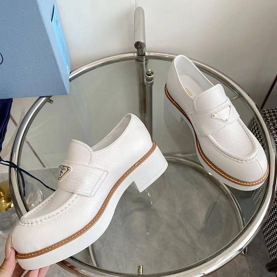 Женские кожаные лоферы Prada Premium - White