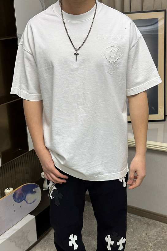 Белая оверсайз футболка Gothic logo