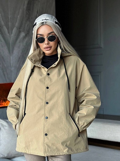 Женская ветровка Balenciaga бежевого цвета   