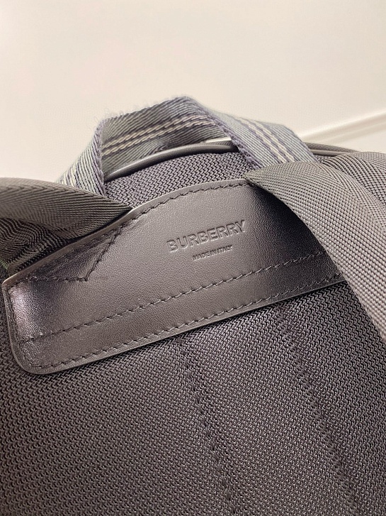 Рюкзак чёрного цвета Burberry TB Monogram Premium 30.5x14.5x42.5 см