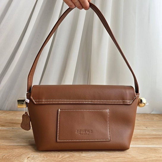 Кожаная сумка Jacquemus The Rond Carre 26x16 см