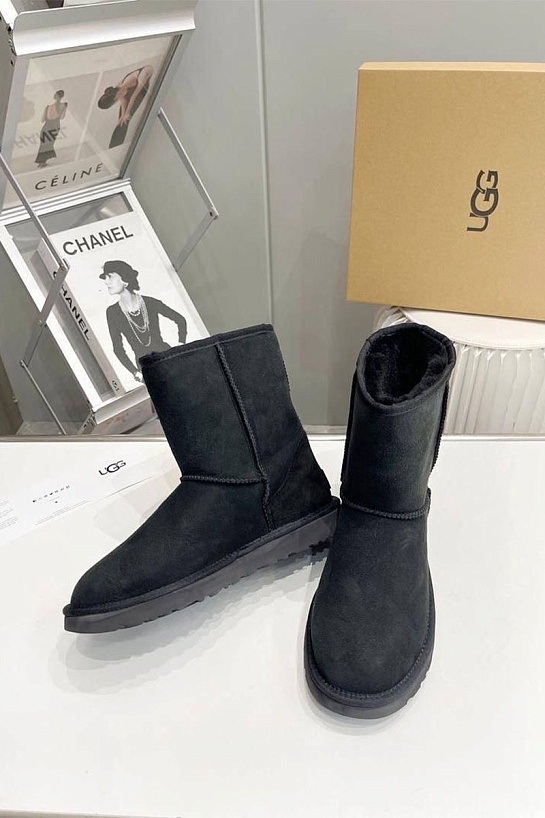 Мужские чёрные ботинки UGG Classic