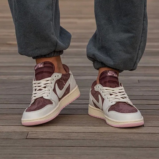 Кроссовки Travis Scott x Nike Air Jordan 1 Low "Pink Oxford"