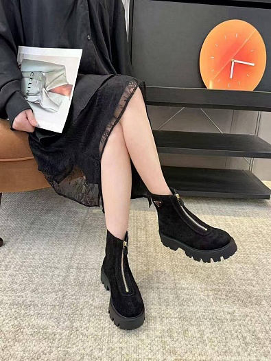 Женские замшевые сапоги Prada   