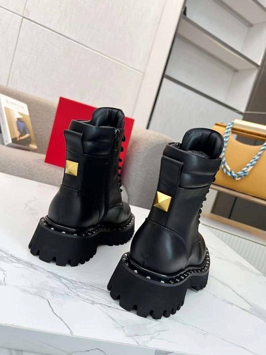 Женские кожаные ботинки с мехом Valentino