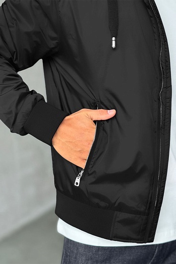 Мужская чёрная ветровка Dolce & Gabbana logo-plaque   