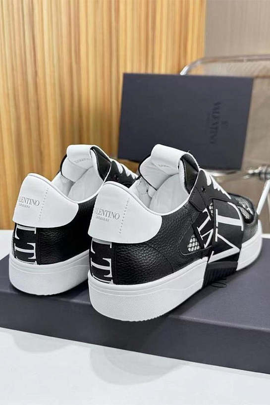 Кожаные кроссовки Valentino low-top - Black / White