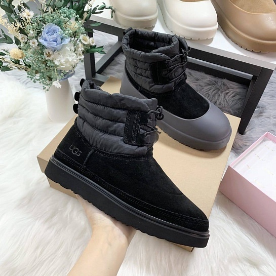 Женские ботинки UGG Classic Mini Lace-Up - Black