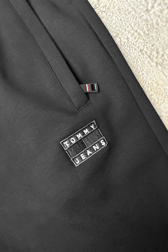 Спортивные штаны чёрного цвета Tommy Jeans logo-embroidered