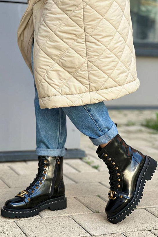 Женские чёрные кожаные ботинки Valentino