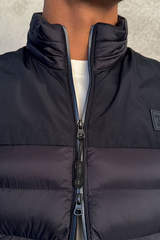 Синий пуховой жилет Burberry London England logo-patch