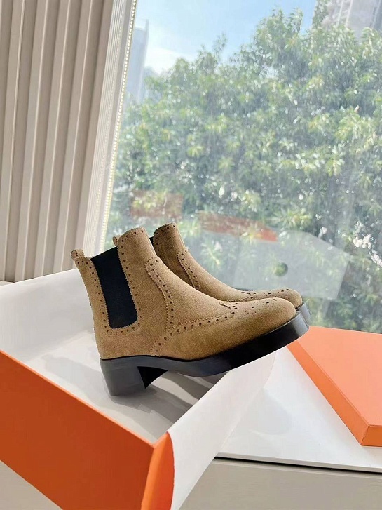 Женские замшевые ботинки Hermes Premium коричневого цвета