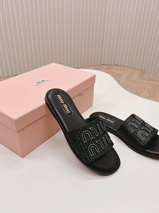 Женские шлёпанцы MIU MIU чёрного цвета