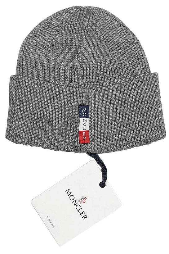 Брендовая шапка Moncler серого цвета