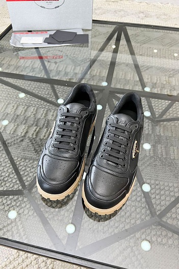 Кожаные кроссовки Prada logo-plaque - Black   