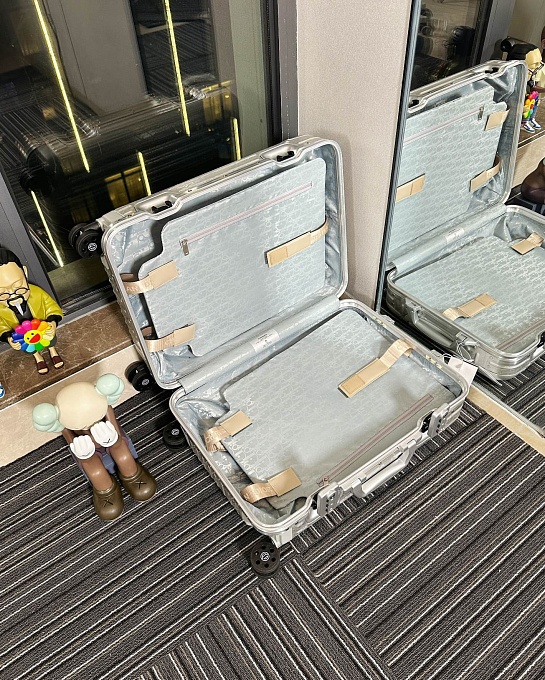 Чемодан Rimowa x Dior Aluminum S Premium 53x37x22 см