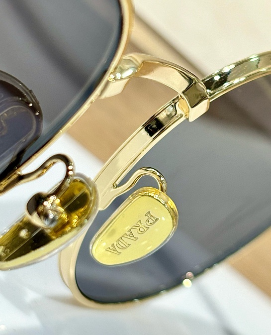 Солнцезащитные очки Prada Loden Lenses