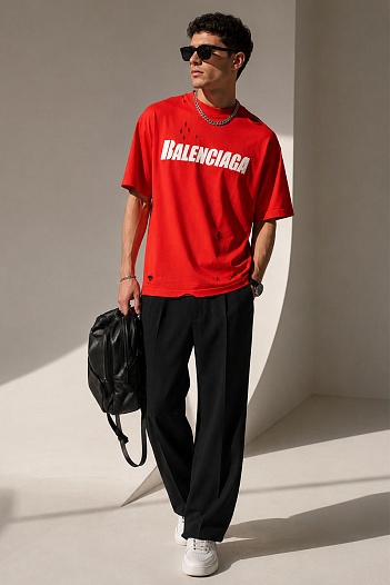 Красная оверсайз футболка Balenciaga с рваной отделкой   