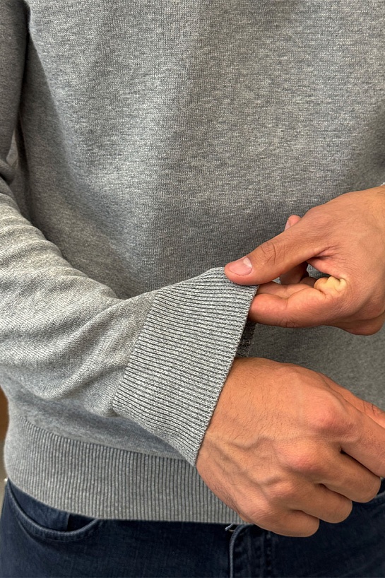 Мужской джемпер Hugo Boss серого цвета