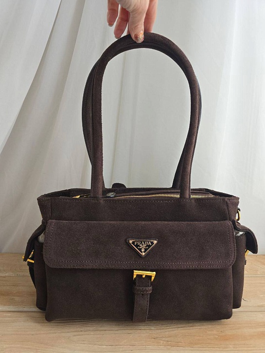 Замшевая сумка Prada 30x16 см
