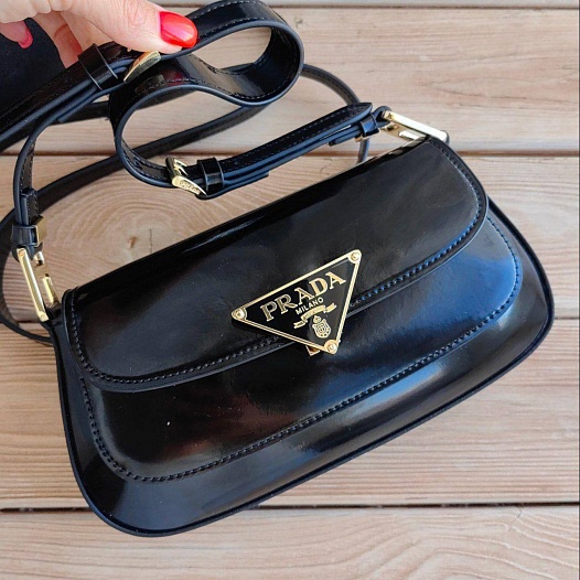 Женская сумка Prada Cleo из лакированной кожи 24x12 см (2 расцветки)   