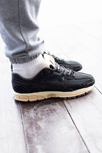 Кроссовки Nike Zoom Vomero 5    