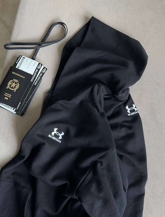 Женский костюм Balenciaga чёрного цвета