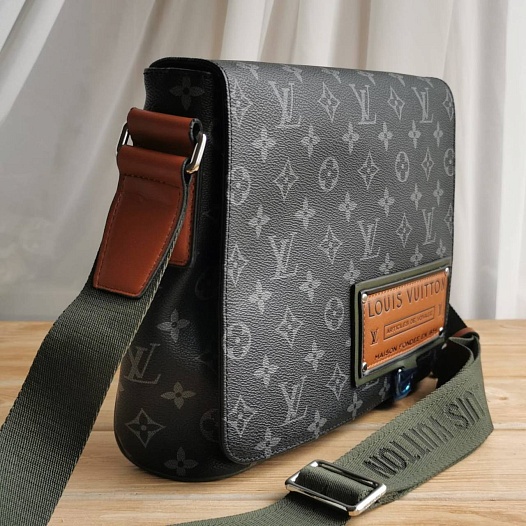 Кожаная сумка-мессенджер Louis Vuitton 26x24 см   