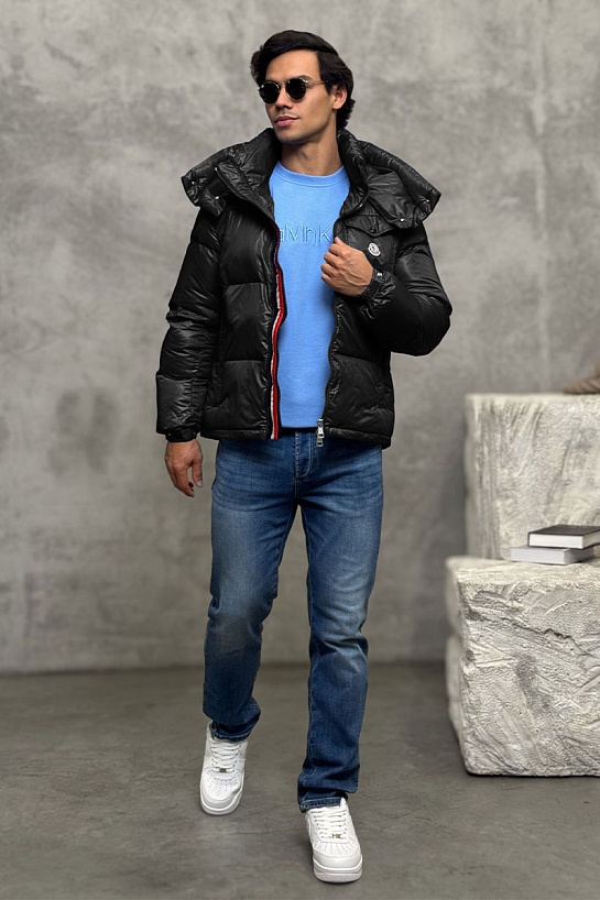 Пуховик чёрного цвета Moncler Montbeliard