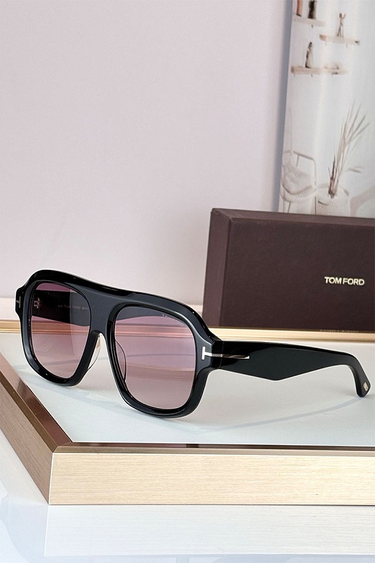 Солнцезащитные очки Tom Ford Icon
